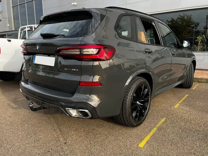 �a�n� zariadenie BMW X5 2018- (G05) , vertik�ln�, Aragon